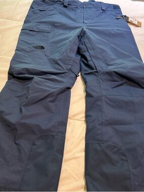 The North Face womans plus size 1X insulated waterproof ski pants navy blue vent